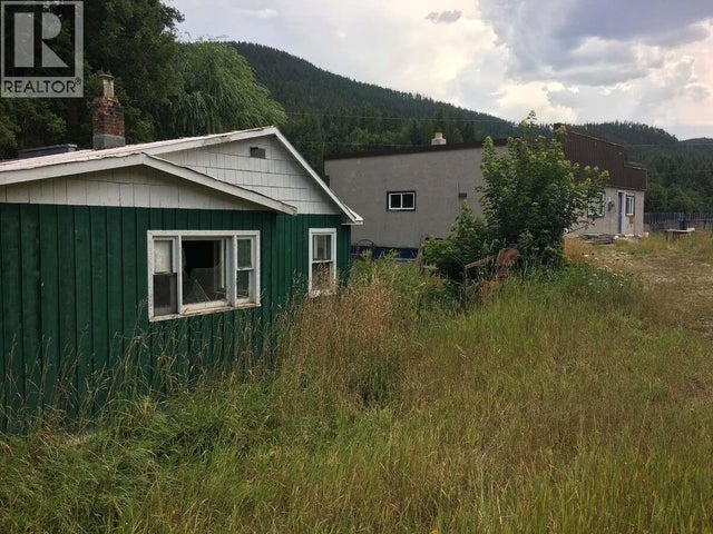 6904 Highway 6, Appledale