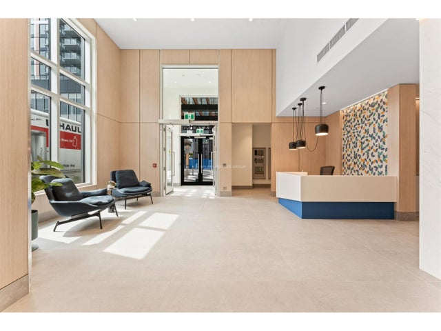 4105 13725 George Junction, Surrey