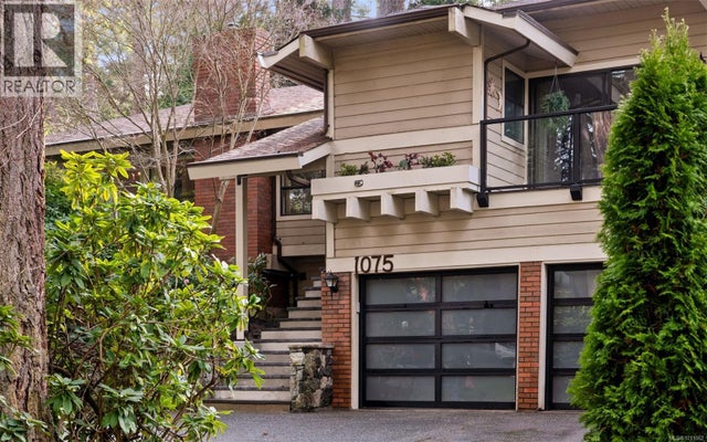1075 Quailwood Pl, Saanich