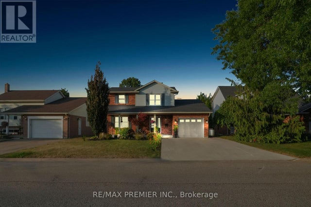 12 The Meadows, St. Catharines (lakeport)