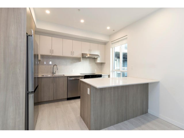 201 13838 108 Avenue, Surrey