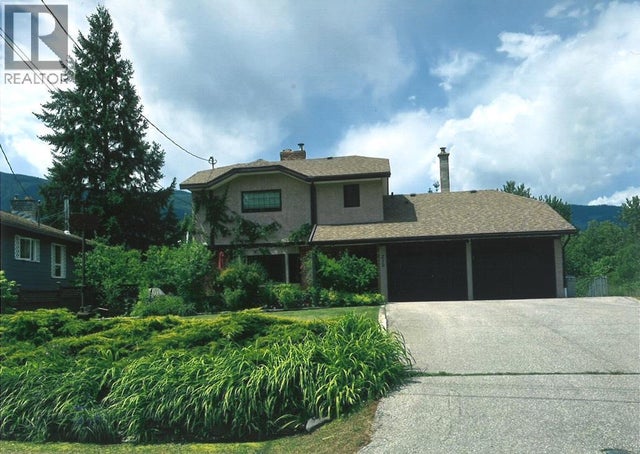 210 10th Avenue Nw, Nakusp