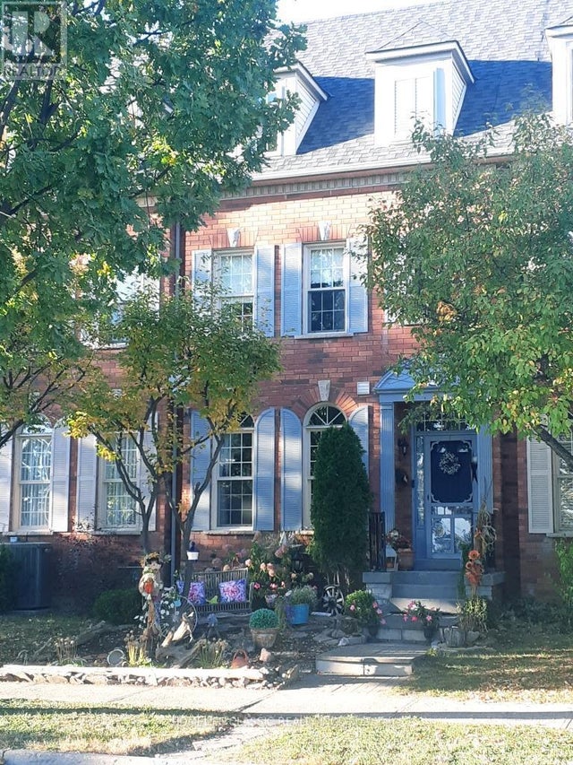 153 Glenashton Drive, Oakville (ro River Oaks)