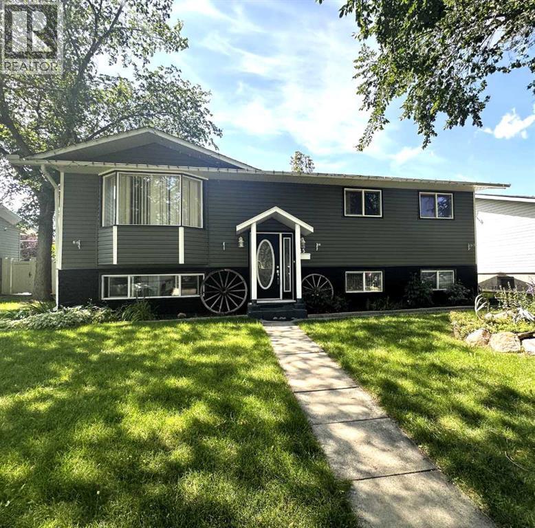 15 Westbrook Crescent W, Brooks