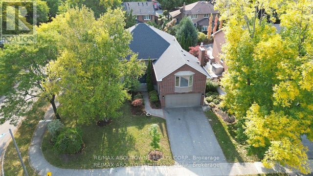 398 Barclay Crescent, Oakville (fd Ford)