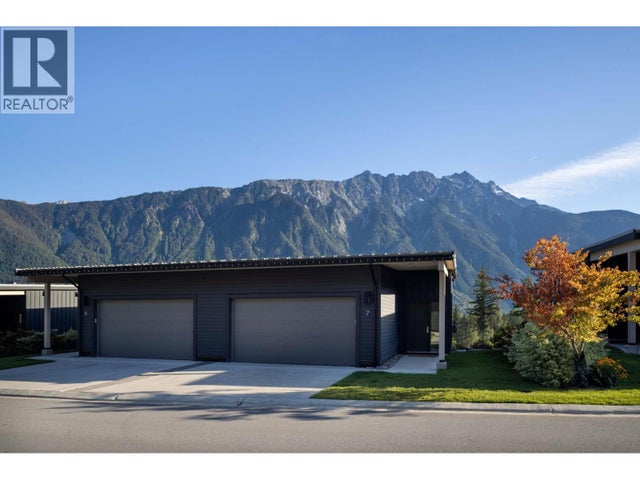7 4000 Sunstone Way, Pemberton