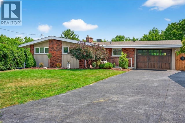 90 Mountain Avenue N, Stoney Creek