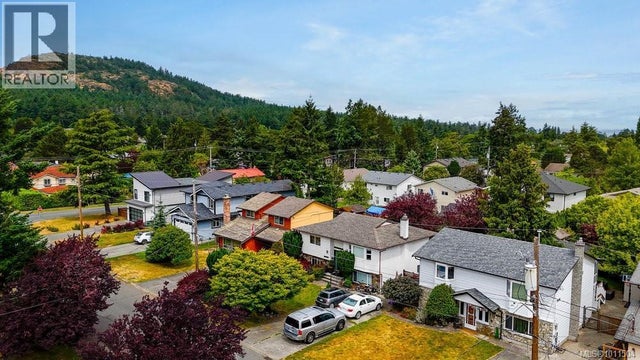 1616 Agnew Ave, Saanich