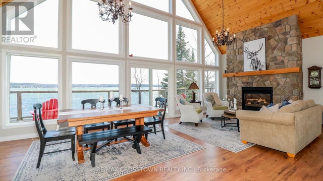 3093 Sandy Bend, Springwater