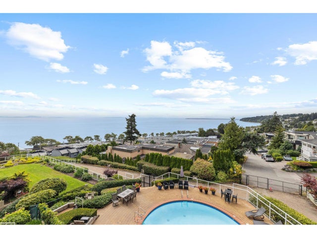 402 15025 Victoria Avenue, White Rock