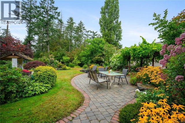 714 Bradley Dyne Rd, North Saanich