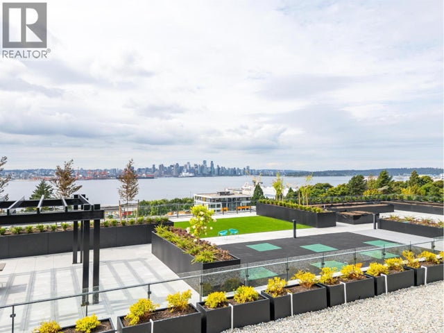 359 422 E 3rd Street, North Vancouver