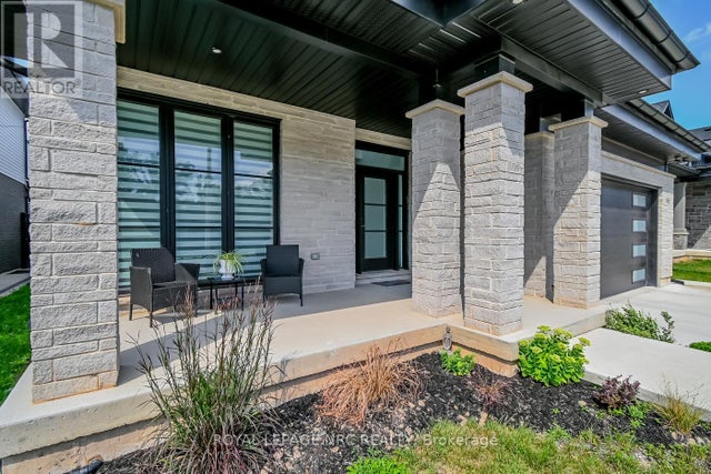 8945 Emily Boulevard, Niagara Falls (brown)