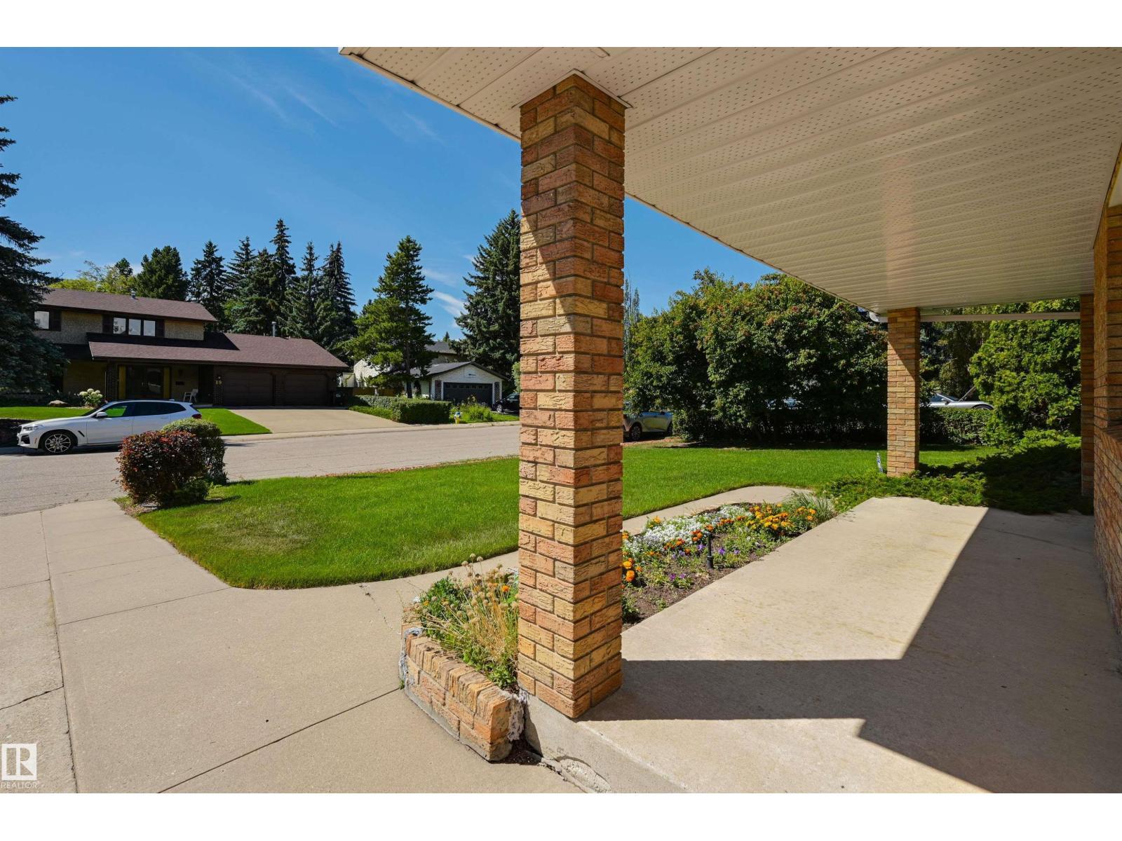 24 Quesnell Rd Nw, Edmonton