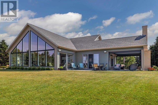 131 Bayview Drive, Anglo Rustico