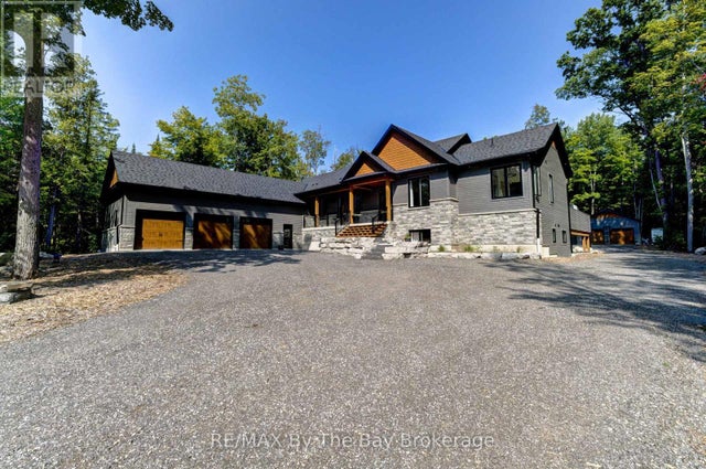 95 Spruce Street, Tiny