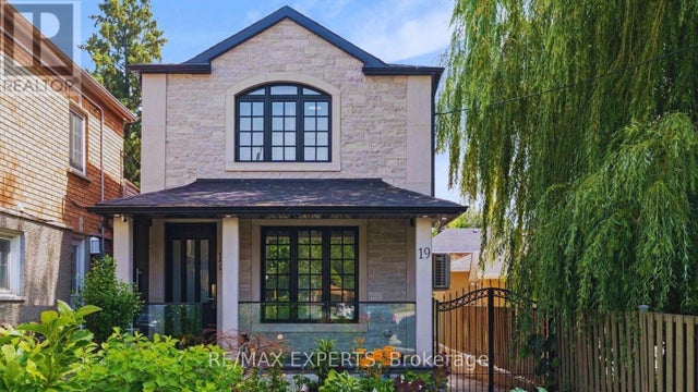 19 Kenora Crescent, Toronto (keelesdale-Eglinton West)