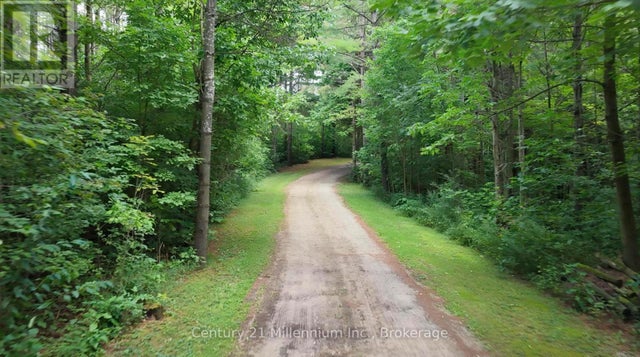 9849 Wellington Rd 3, Minto