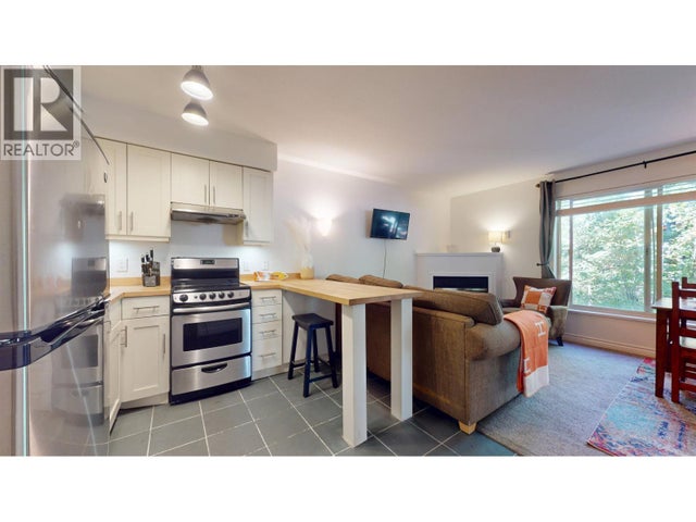 101 3070 Hillcrest Drive, Whistler