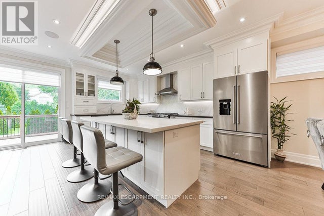 34b Pine Avenue N, Mississauga (port Credit)