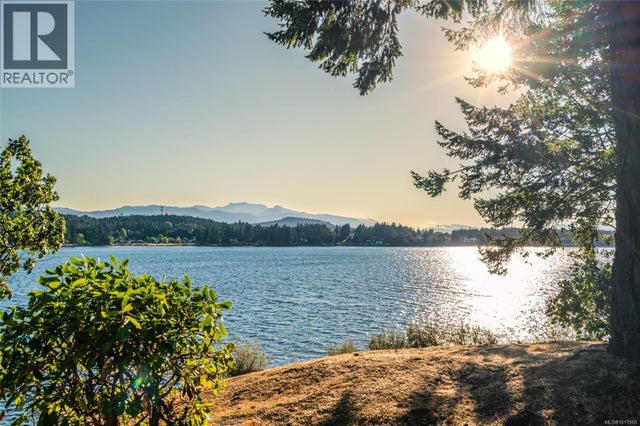 1419 Madrona Dr, Nanoose Bay