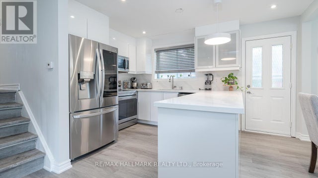 11 Seaton Drive, Aurora (aurora Highlands)