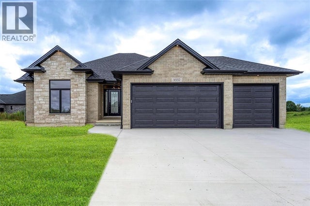 3595 Paul Crescent, Plympton-Wyoming