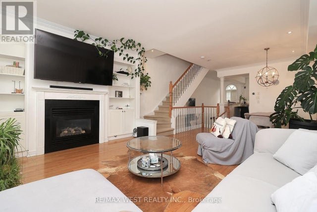 8 James Stock Path, Toronto (mimico)