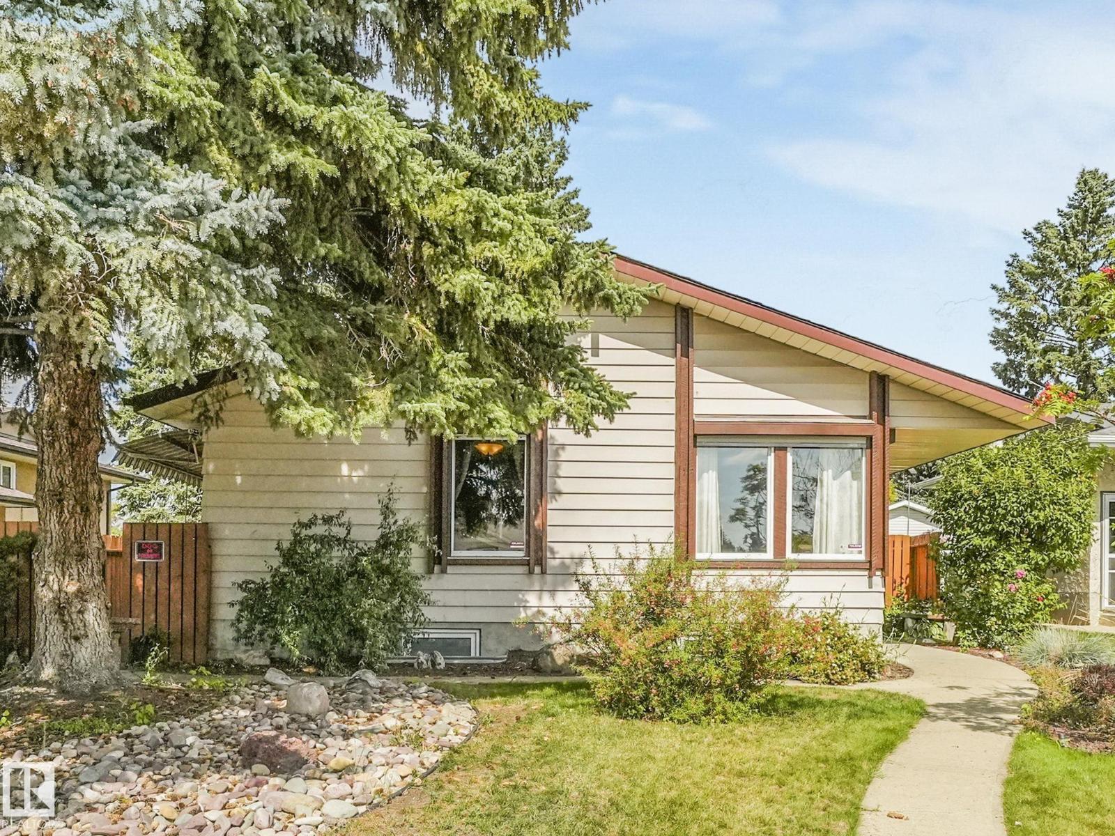 3608 15 Av Nw, Edmonton