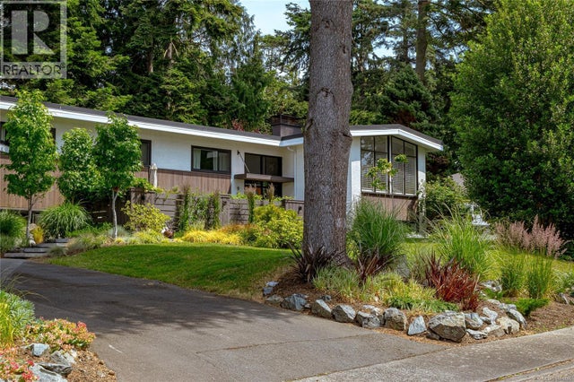 905 Deal St, Oak Bay