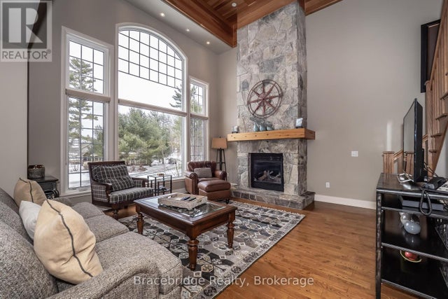 Carling 10 W3 - 3876 Muskoka Road 118 Highway W, Muskoka Lakes (medora)