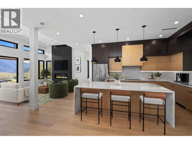 1608 Sisqa Peak Drive, Pemberton