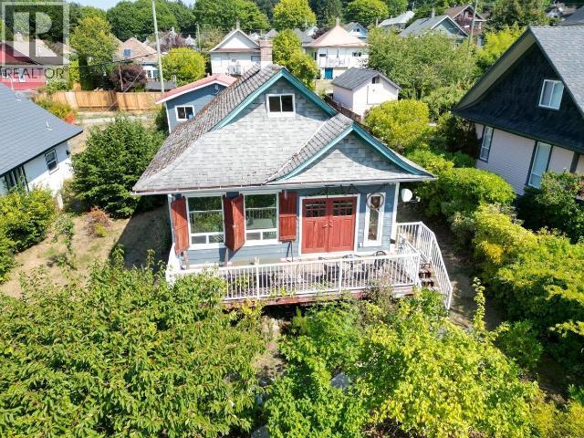6279 Sycamore Street, Powell River