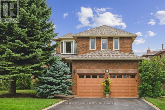 204 Lake Driveway Drive W, Ajax (south West)