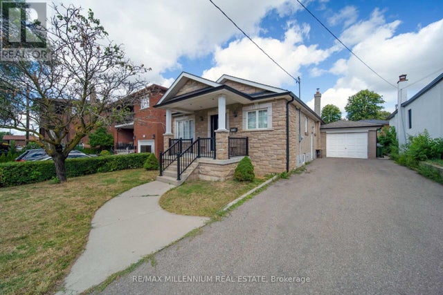 226 Falstaff Avenue, Toronto (maple Leaf)