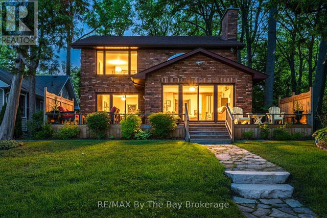 38 Willow Drive, Tiny