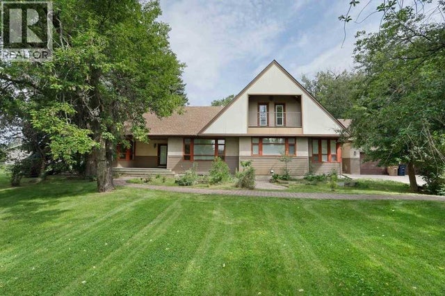 1024 Cassils Road W, Brooks