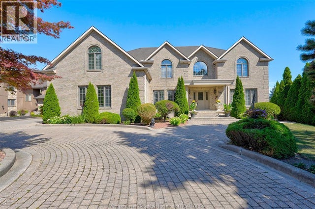 492 Old Tecumseh, Lakeshore