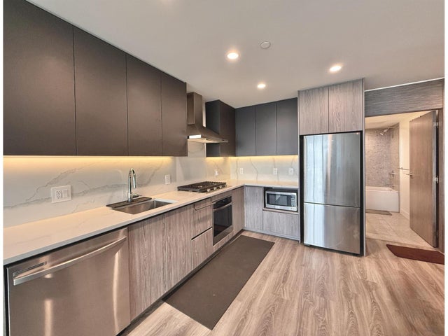 1802 10750 135a Street, Surrey