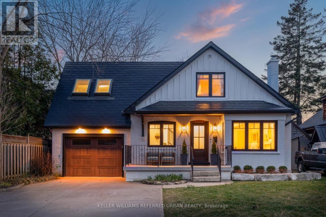 12 Wesley Avenue, Mississauga (port Credit)