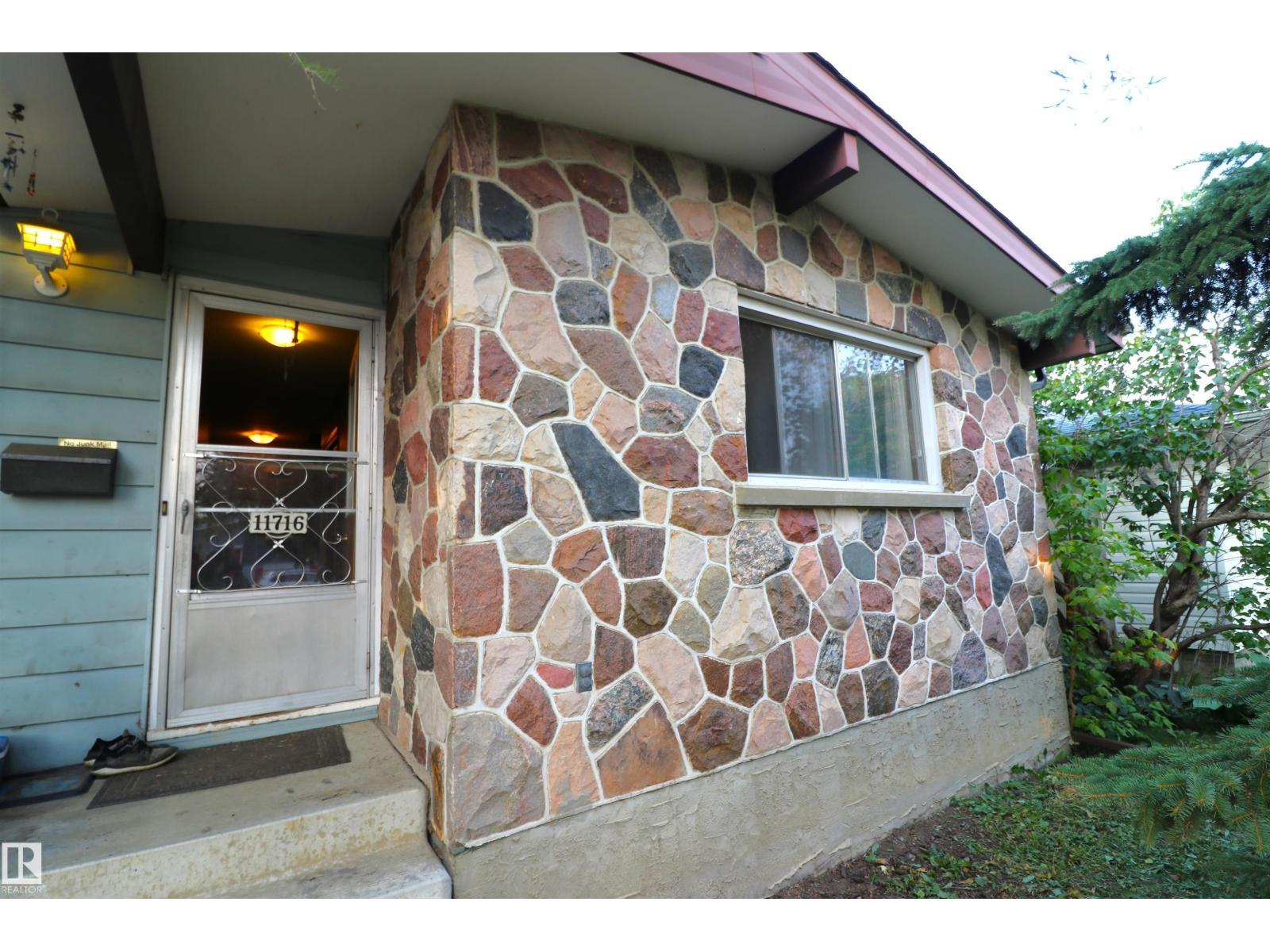 11716 42 Av Nw, Edmonton