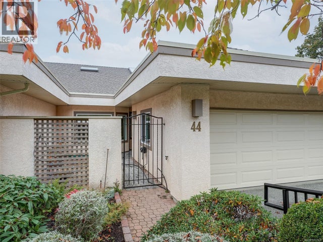 44 4318 Emily Carr Dr, Saanich