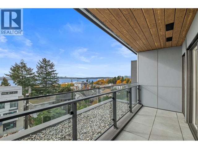 553 422 E 3rd Street, North Vancouver