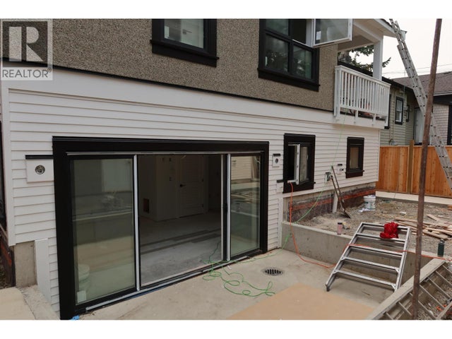 A 2735 W 8th Avenue, Vancouver