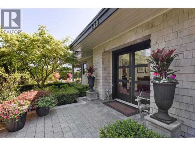 939 Friar Crescent, North Vancouver