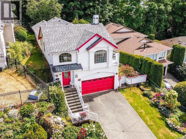 2 709 Luscombe Pl, Esquimalt