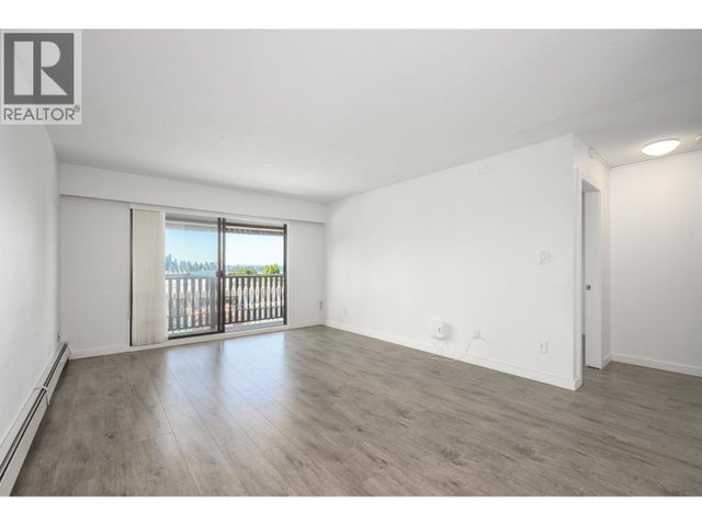 305 310 W 3rd Street, North Vancouver