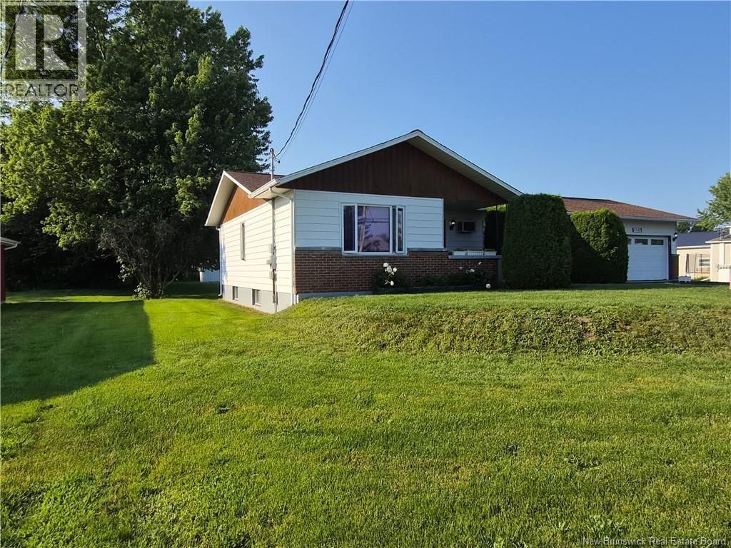 1147 Rue Fondateurs, Paquetville