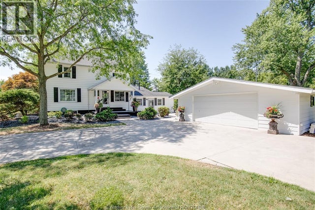 6239 Holden Road, Tecumseh