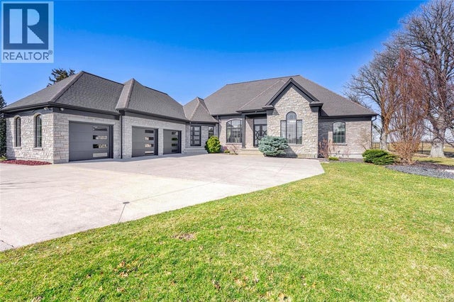 3698 Egremont Road, Plympton-Wyoming